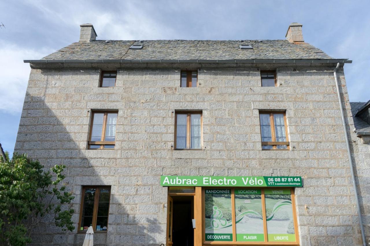 Village de Nasbinals Aubrac Electro Vélo Esterno foto